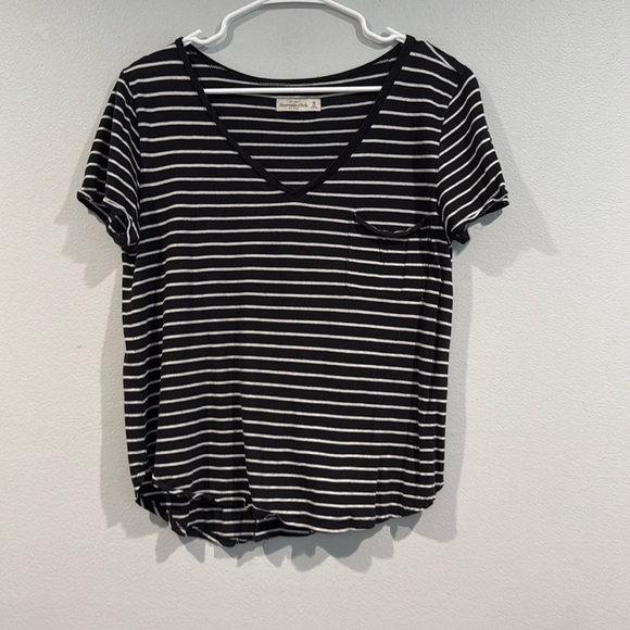 Abercrombie & Fitch Tops - Abercrombie and Fitch Black and Whtie Striped Short Sleeve Blouse - Size Medium